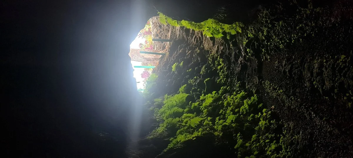 Pe'ape'a Cave