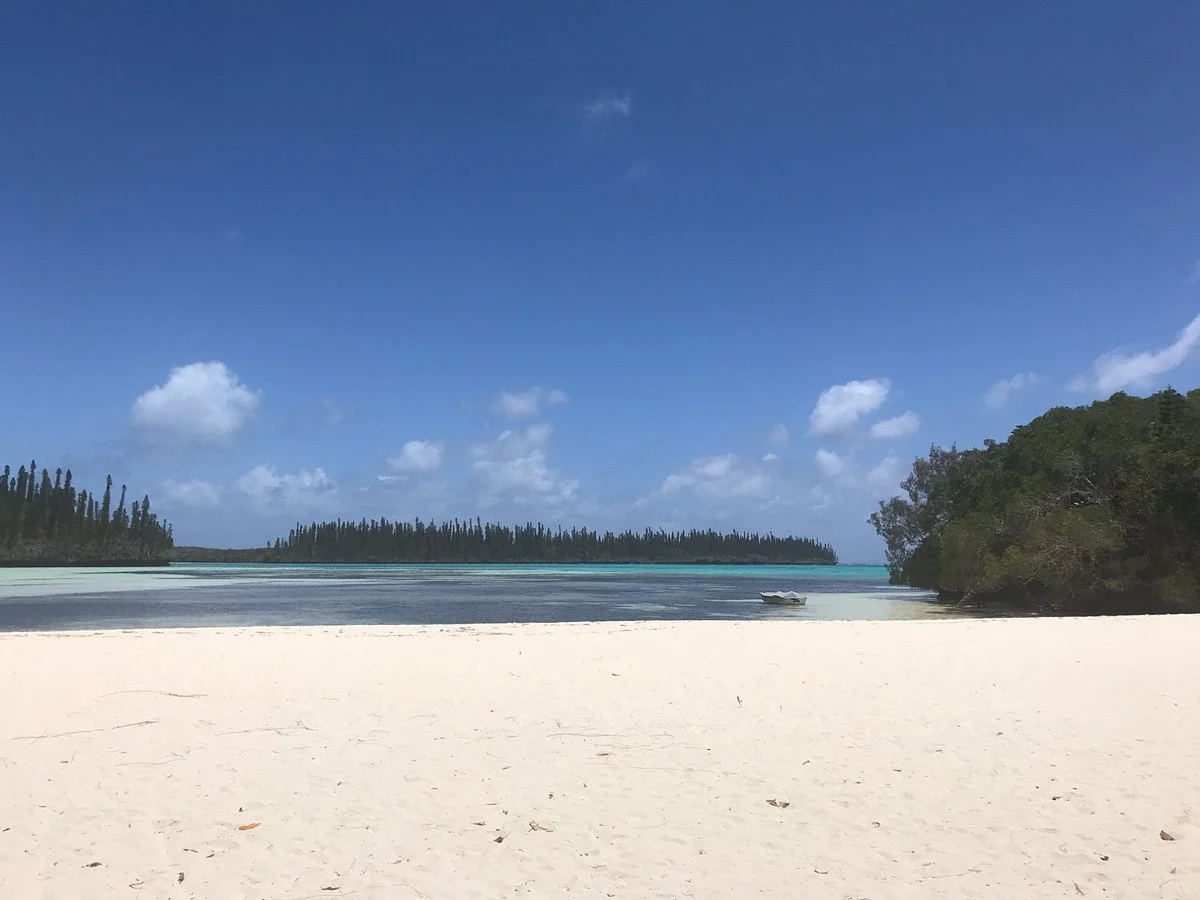 ZEVA TOURS Ile des Pins Guide