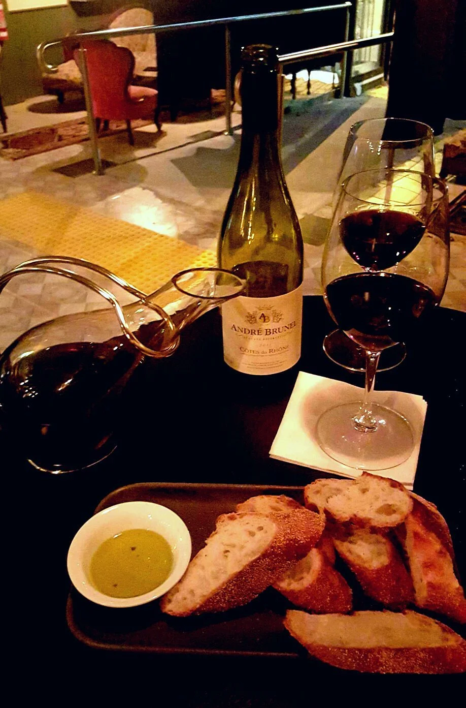 Moya's Juniper Lounge