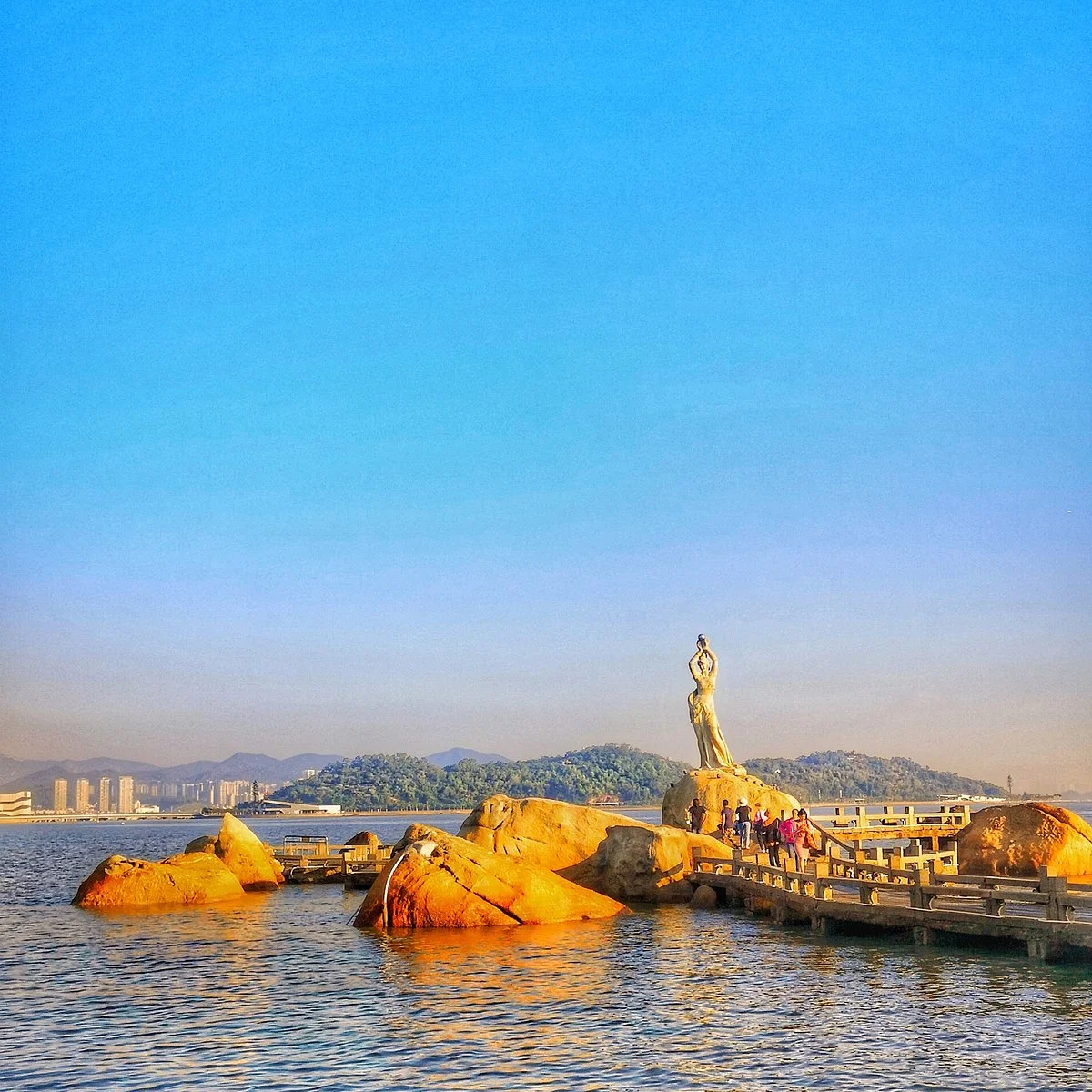 Statue of Fisher Girl