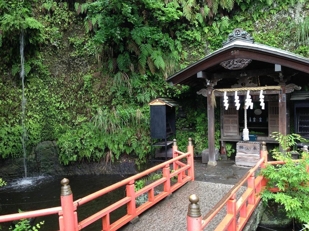 Ugafuku Shrine ( Goddess of Money Washing)