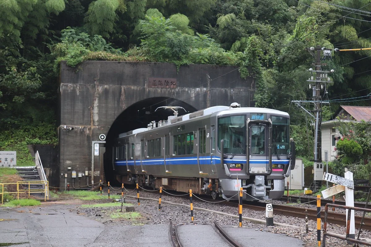 Hokuriku Tunnel