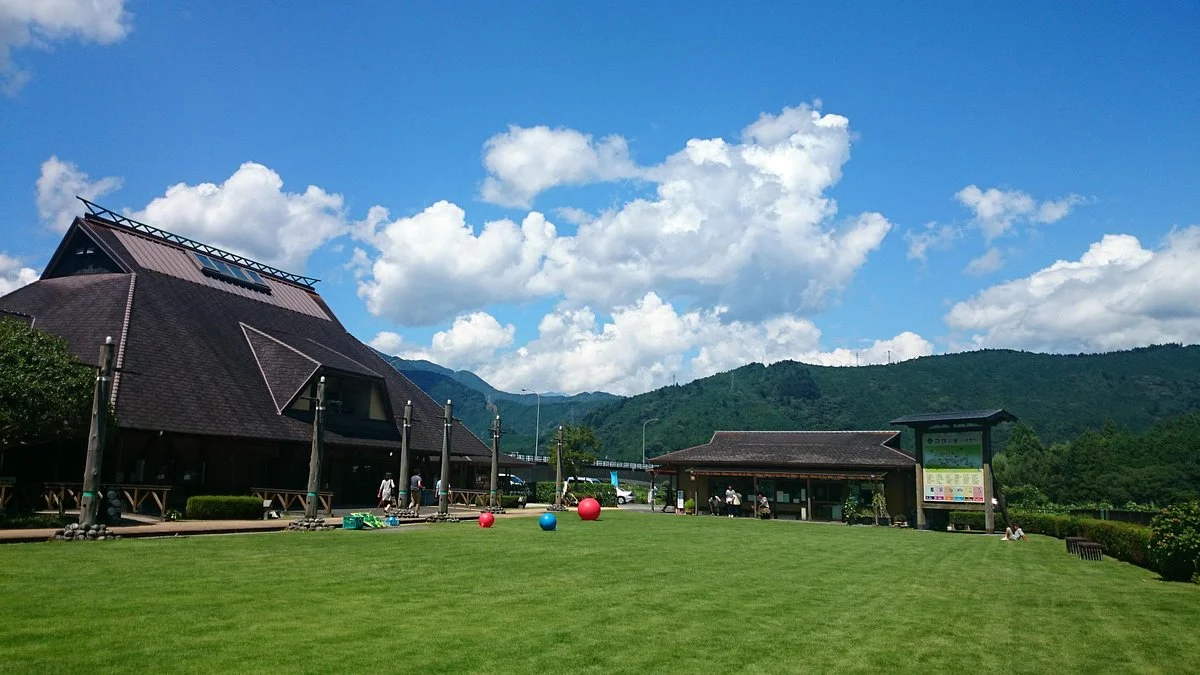 Michi-no-Eki Fore Nakakawane