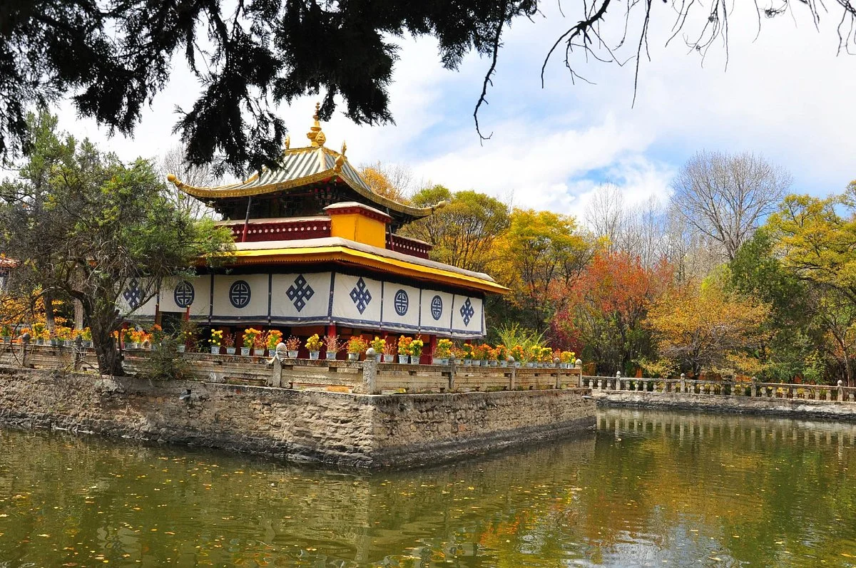 Norbulingka (Precious Stone Garden)
