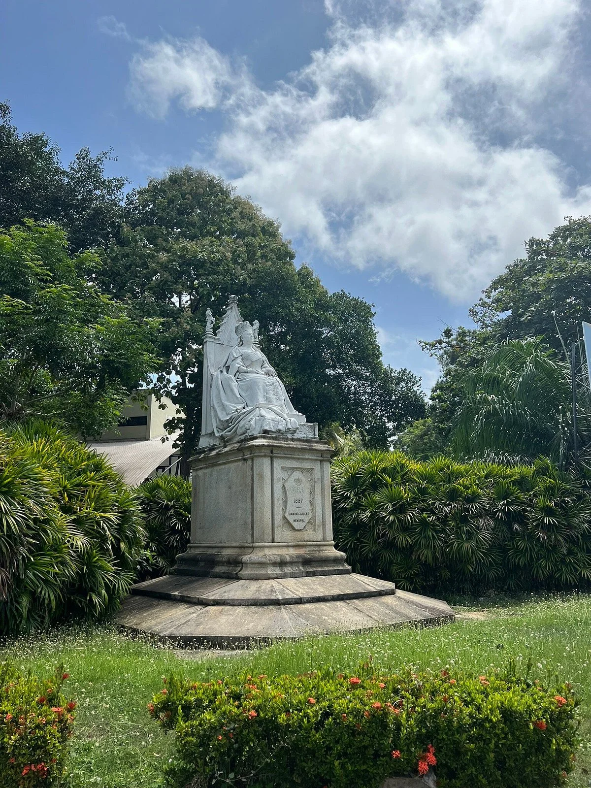 Queen Victoria Statue