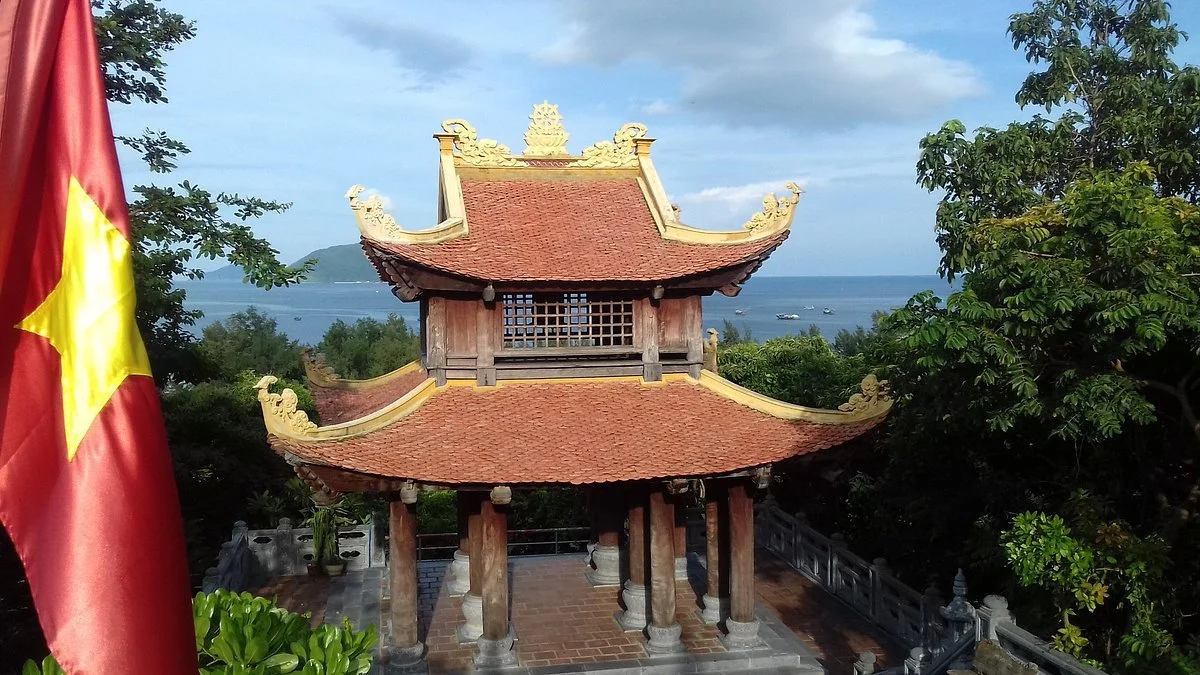 Van Son Pagoda