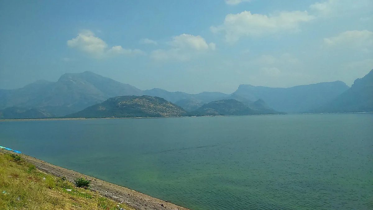 Aliyar Dam Reservoir Park