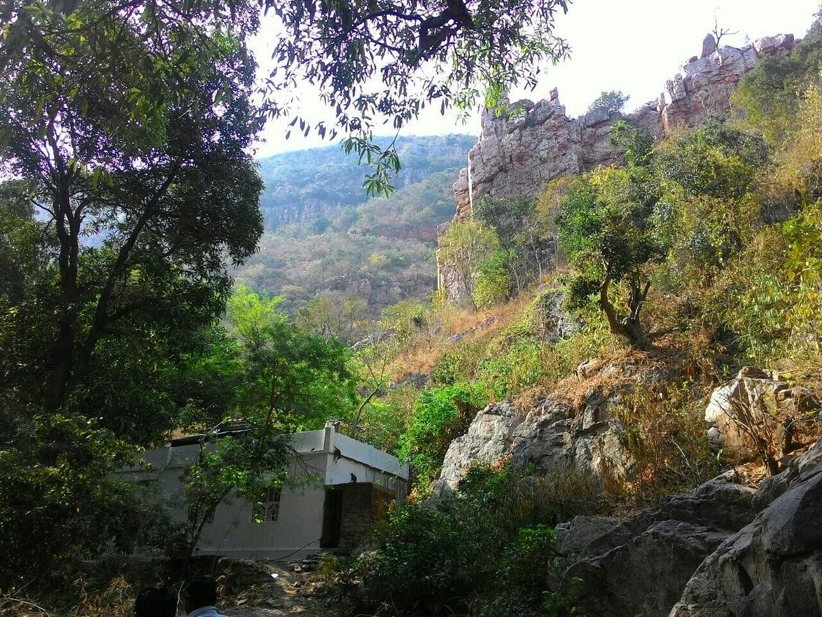 Veyilingala Kona Waterfall