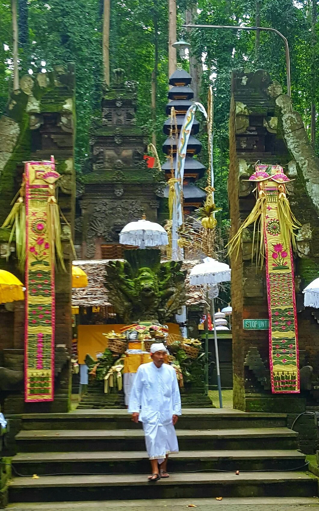 Pura Bukit Sari