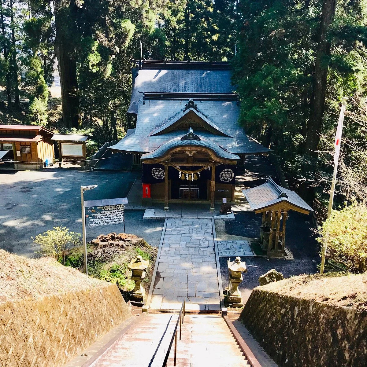 Kusakabeyoshimi Shrine