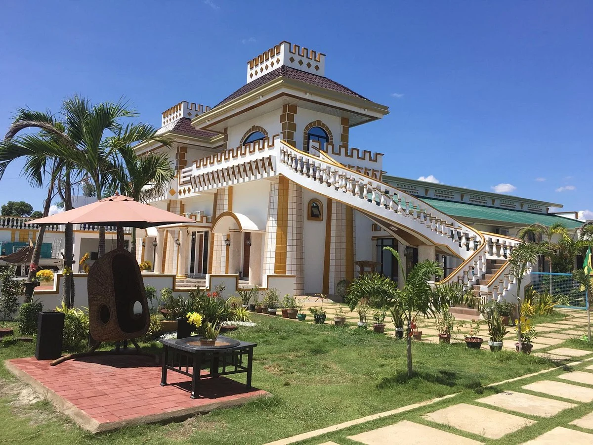 Golden Castle Resort