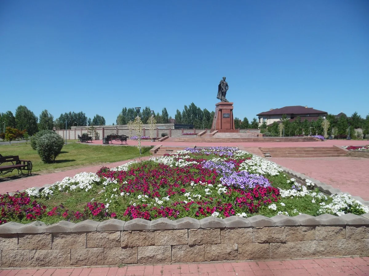 Bauyrzhan Momyshuly Park