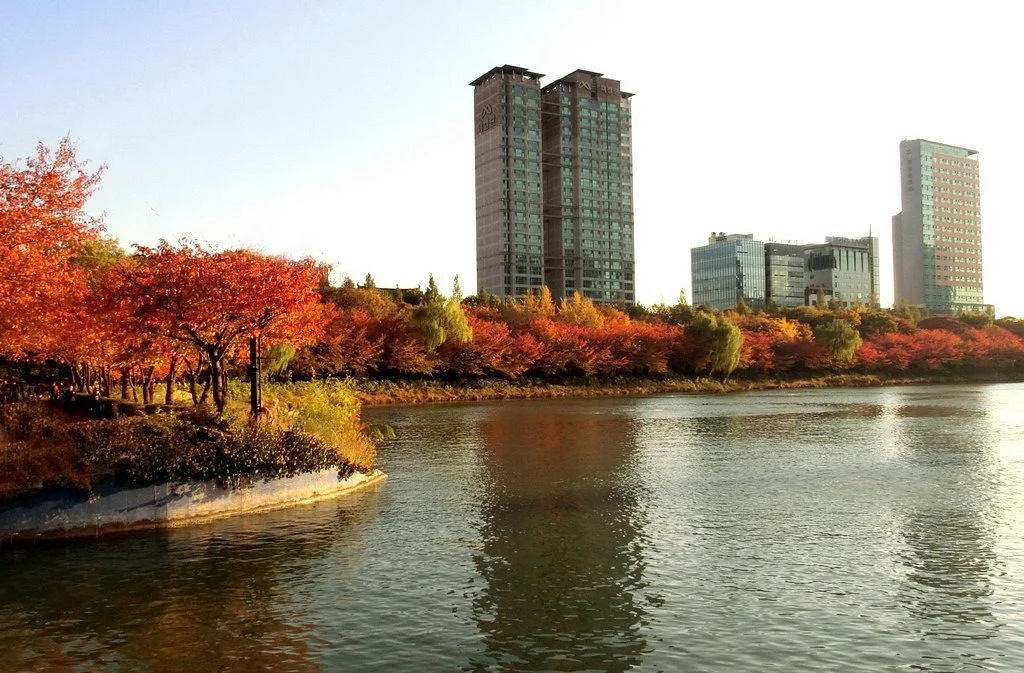Seokchon Lake