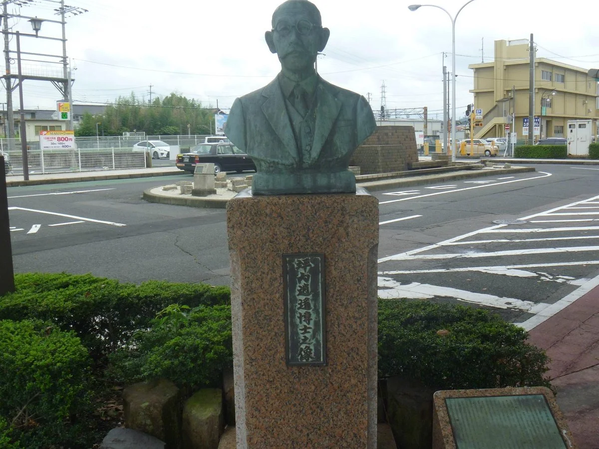 Shoyo Tsubouchi Statue