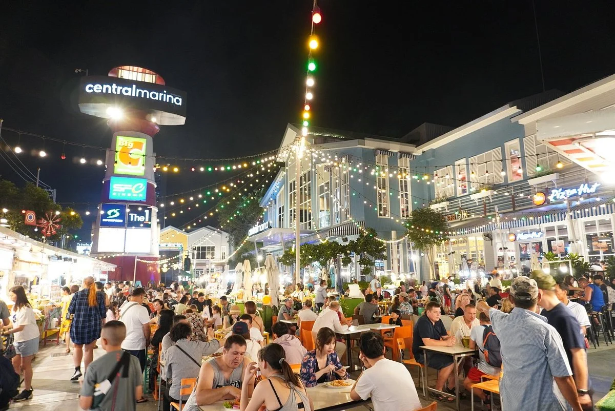 Marina Market at Central Marina​