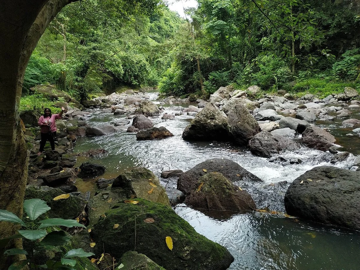 Tembok Barak Waterfall