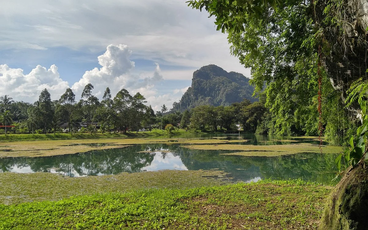 Sam Cave (Tham Sam Rock Art)