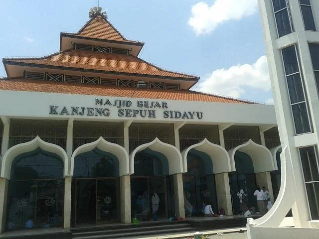 Kanjeng Sepuh Sidayu Grand Mosque
