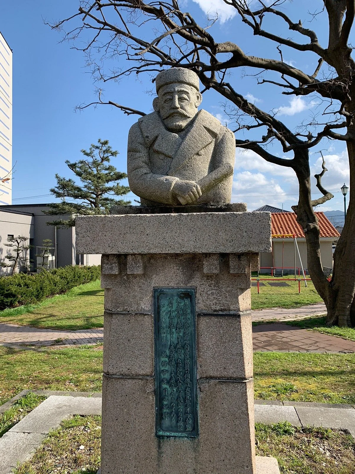 Shimomura Fusajiro Statue