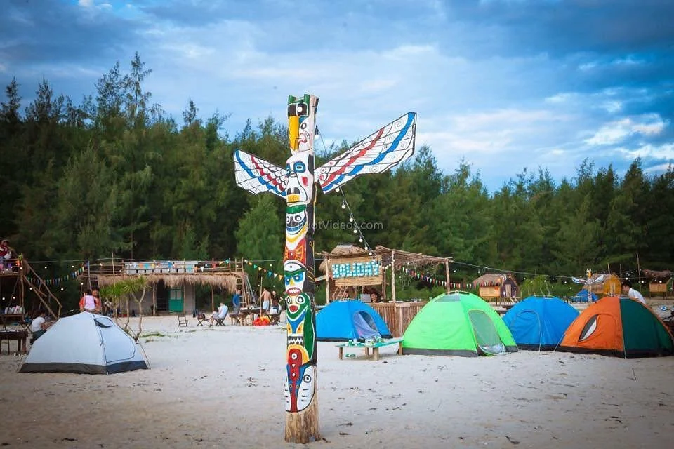 Holiday Bar Loc Binh Beach Camp