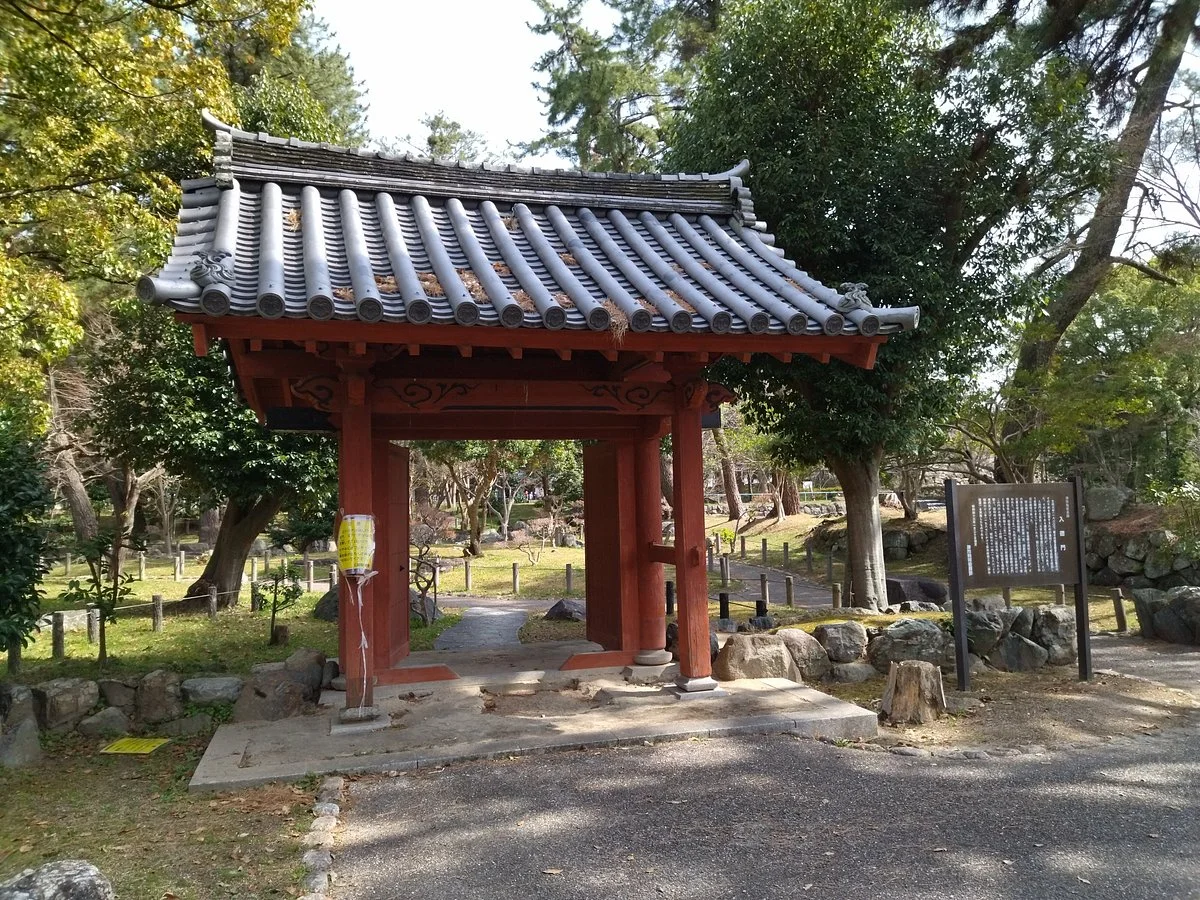 Nyutoku Gate