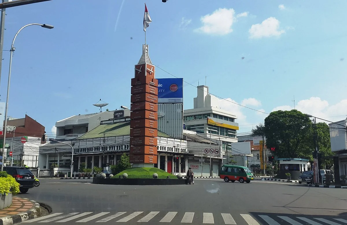 Tugu Simpang Lima