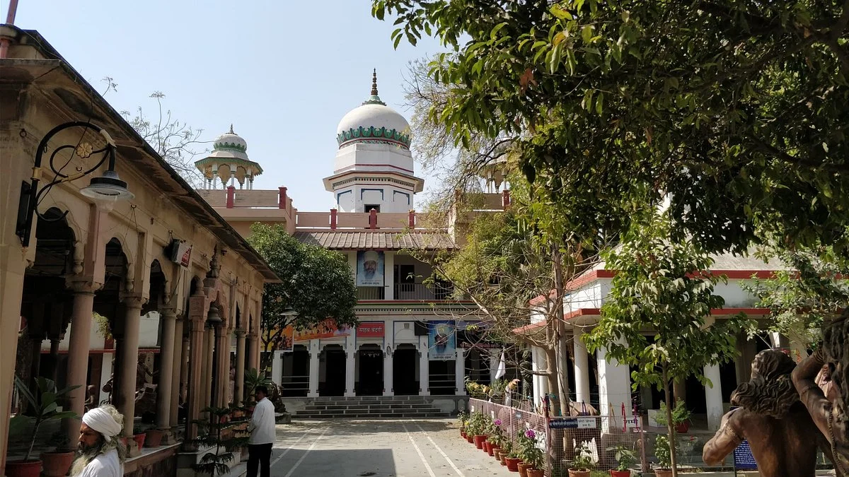 Kabir Chaura Math