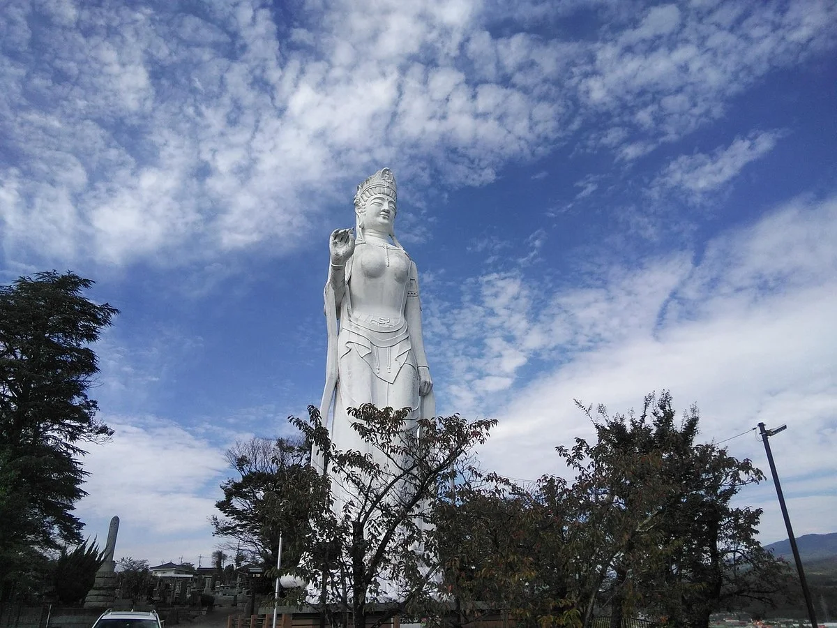 Nirasaki Heiwa Kannon Statue