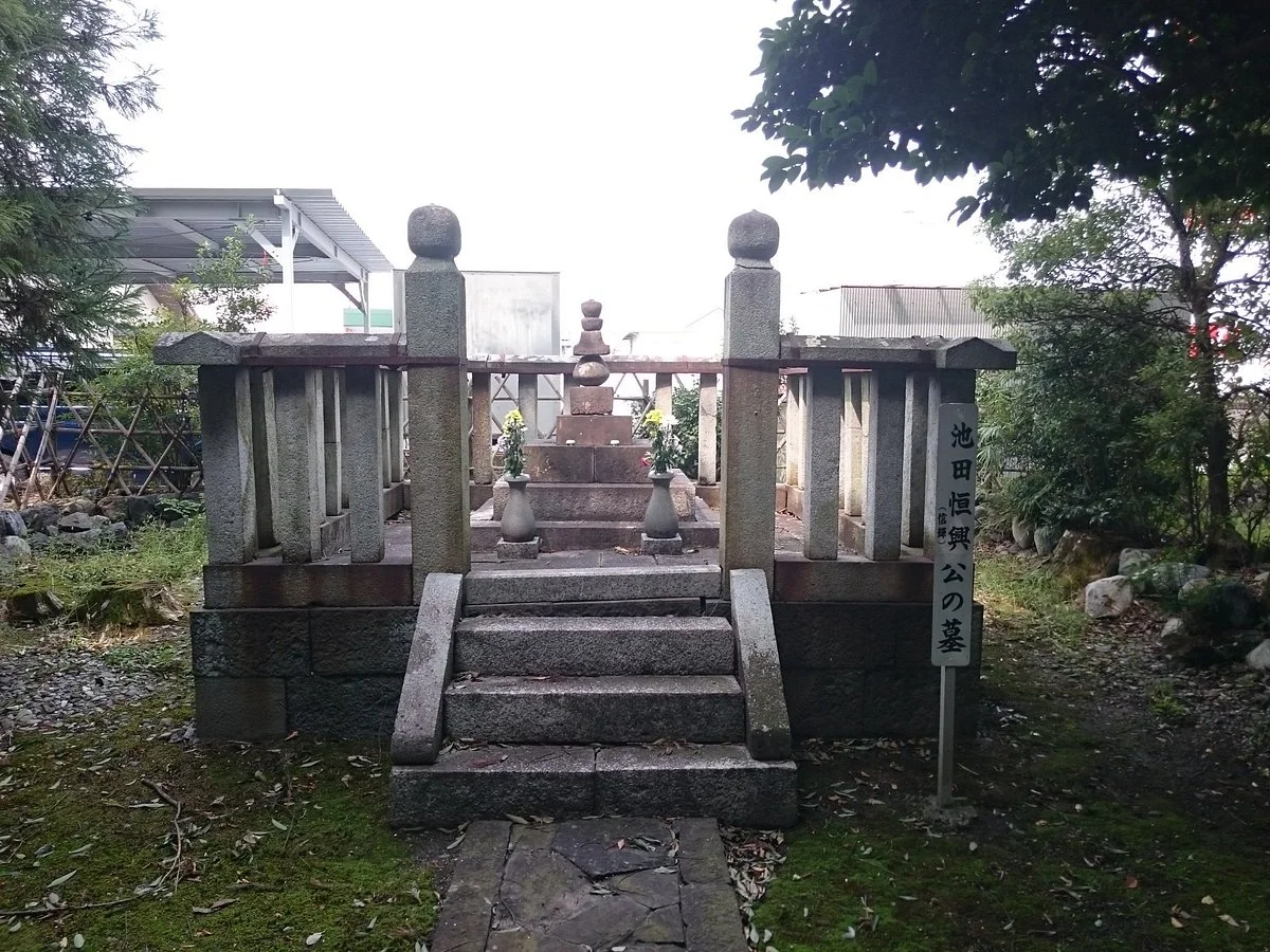 Grave of Ikeda Tsuneoki and Ikeda Motosuke
