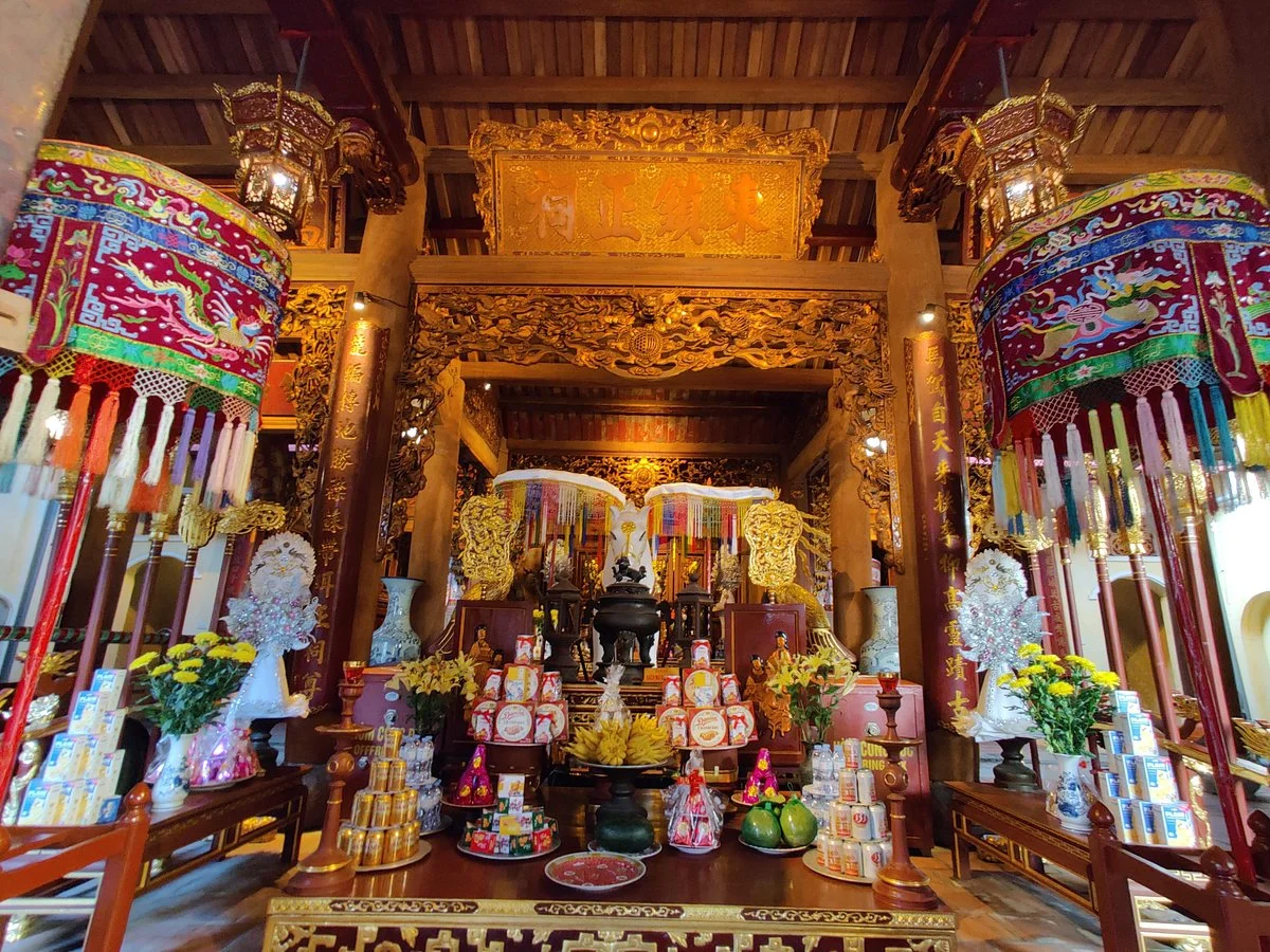 Bach Ma Temple