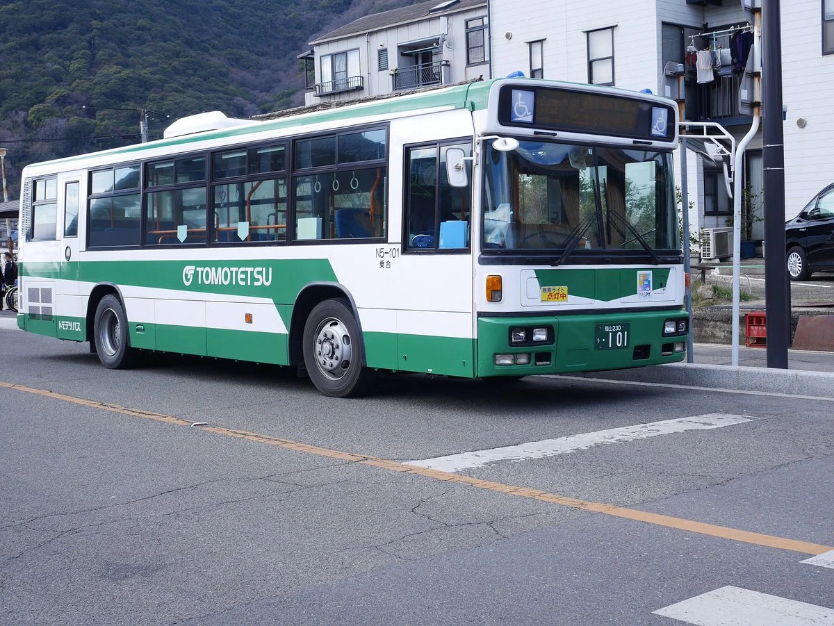 Tomotetsu Bus