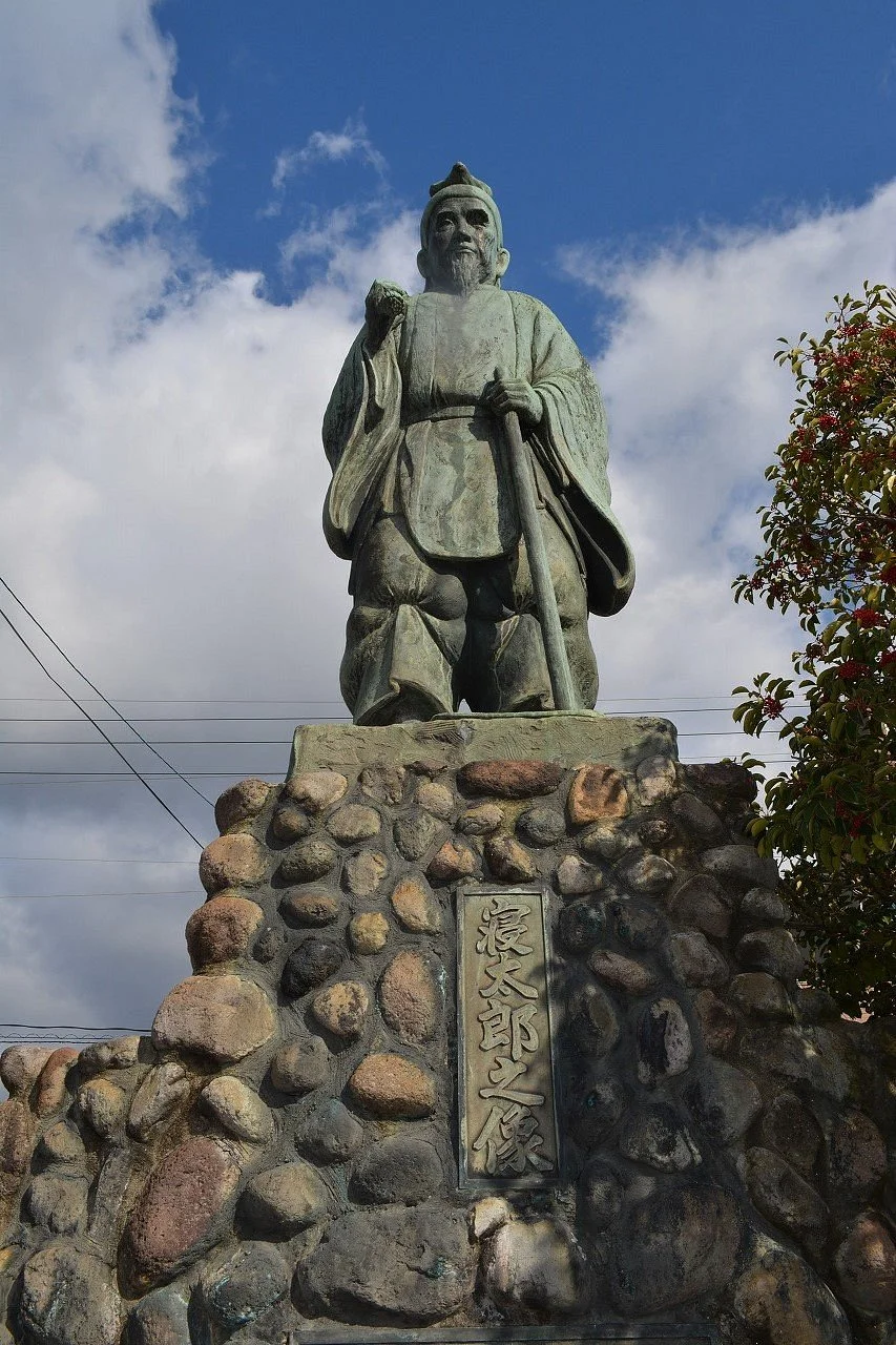 Sannen Netaro Statue