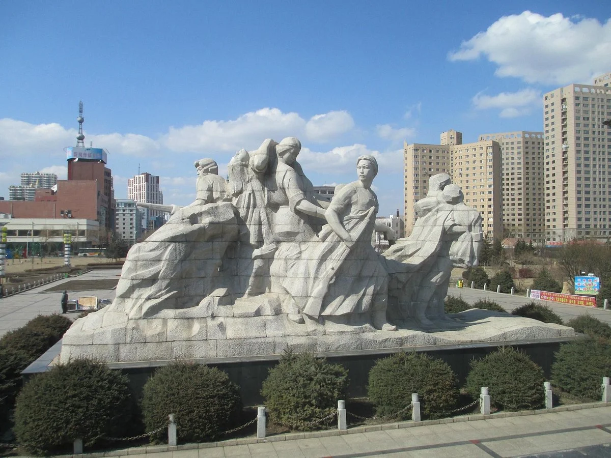 The Sculptures of Eight Heroines