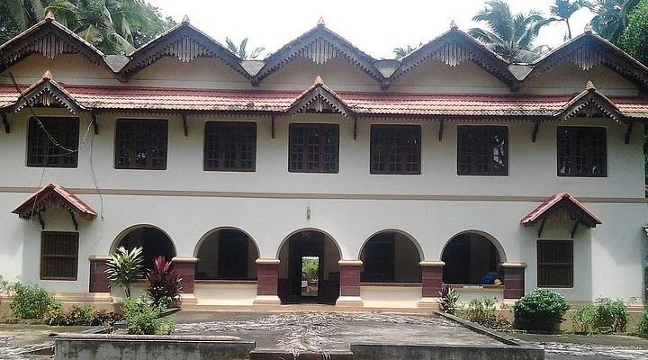 Paliam Nalukettu