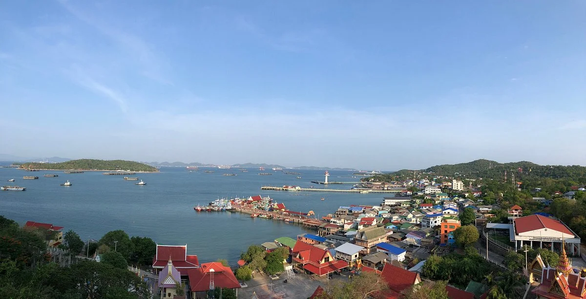 Leam Chakapong Cape