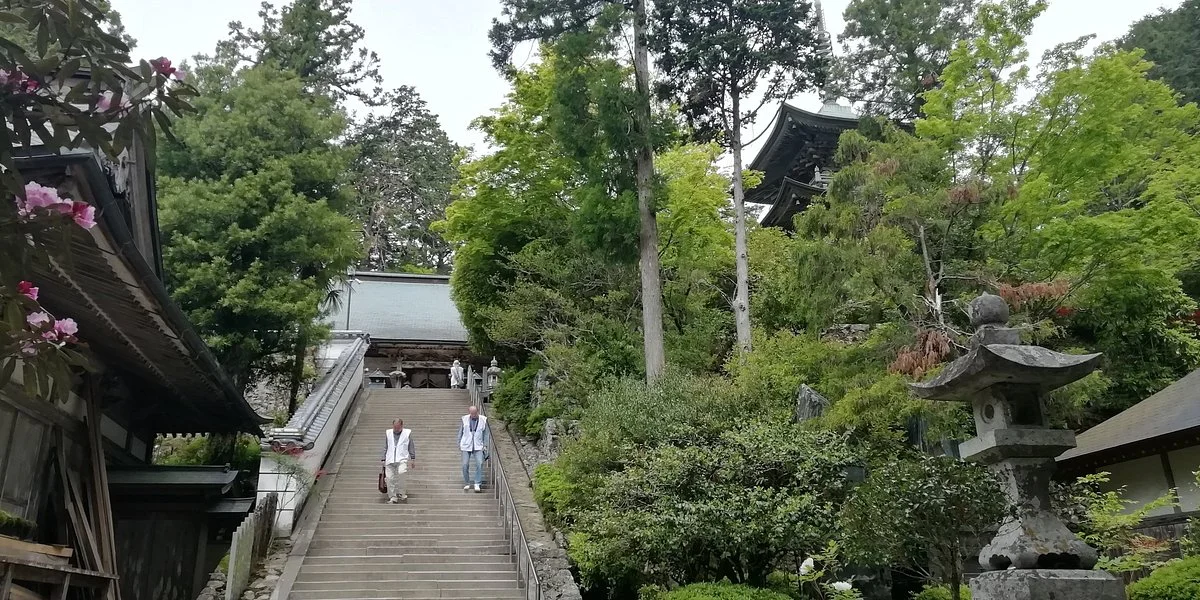 Kakurin-ji Temple Shiratsuru Statue