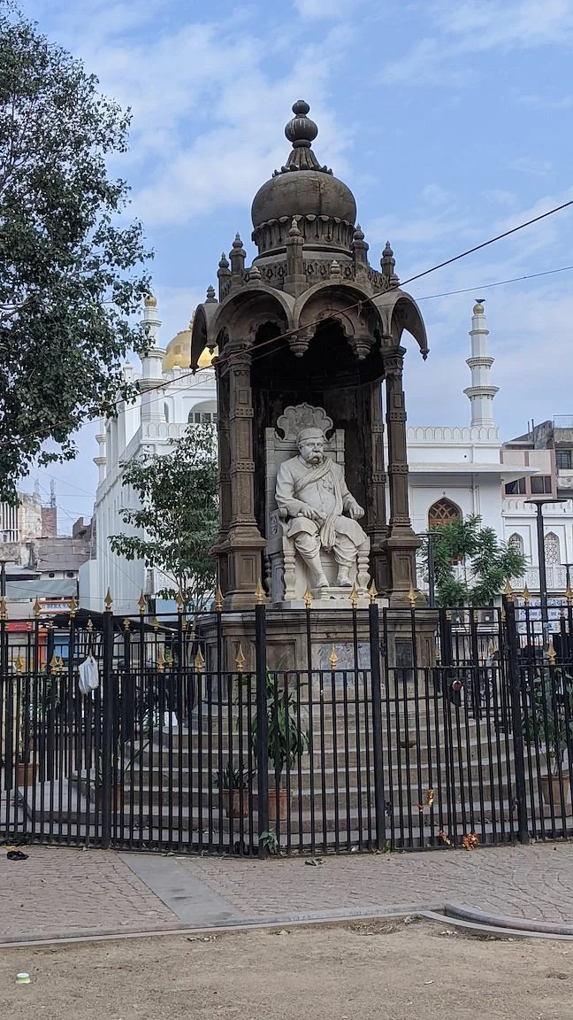 Sir Chinubhai Madhowlal Ranchhodlal Statue