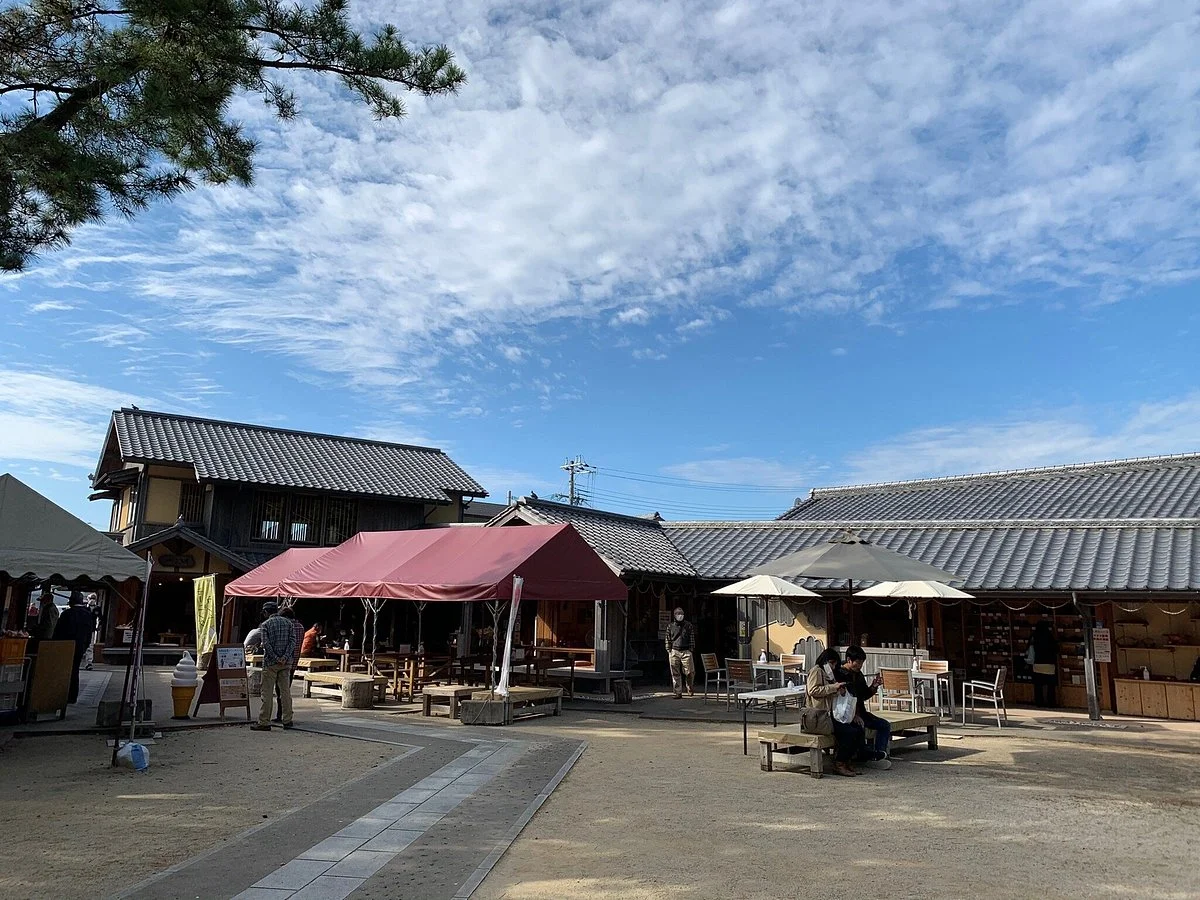 Michi-no-Eki Kumano Hananoiwaya
