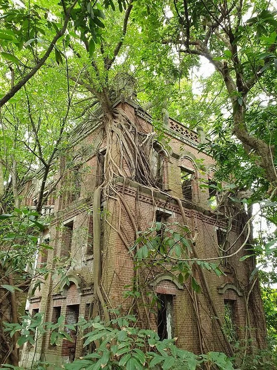 Liou's Old Residence Minsyong Ghost House