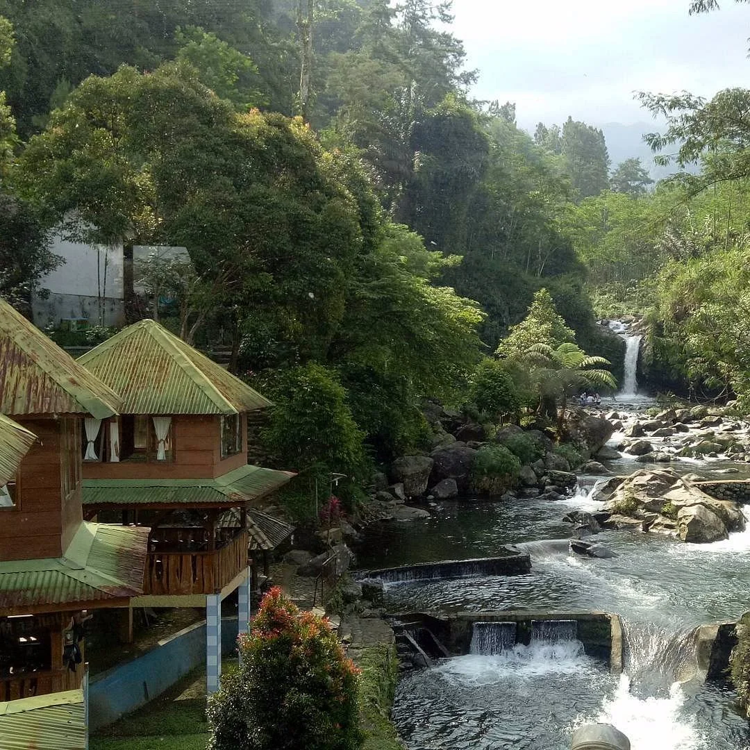 Bayan Waterfalls