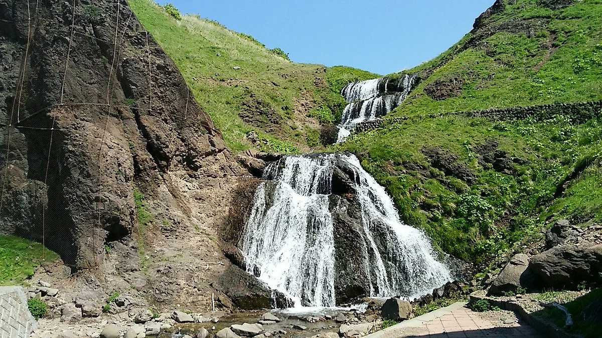 Nanatsutaki Falls