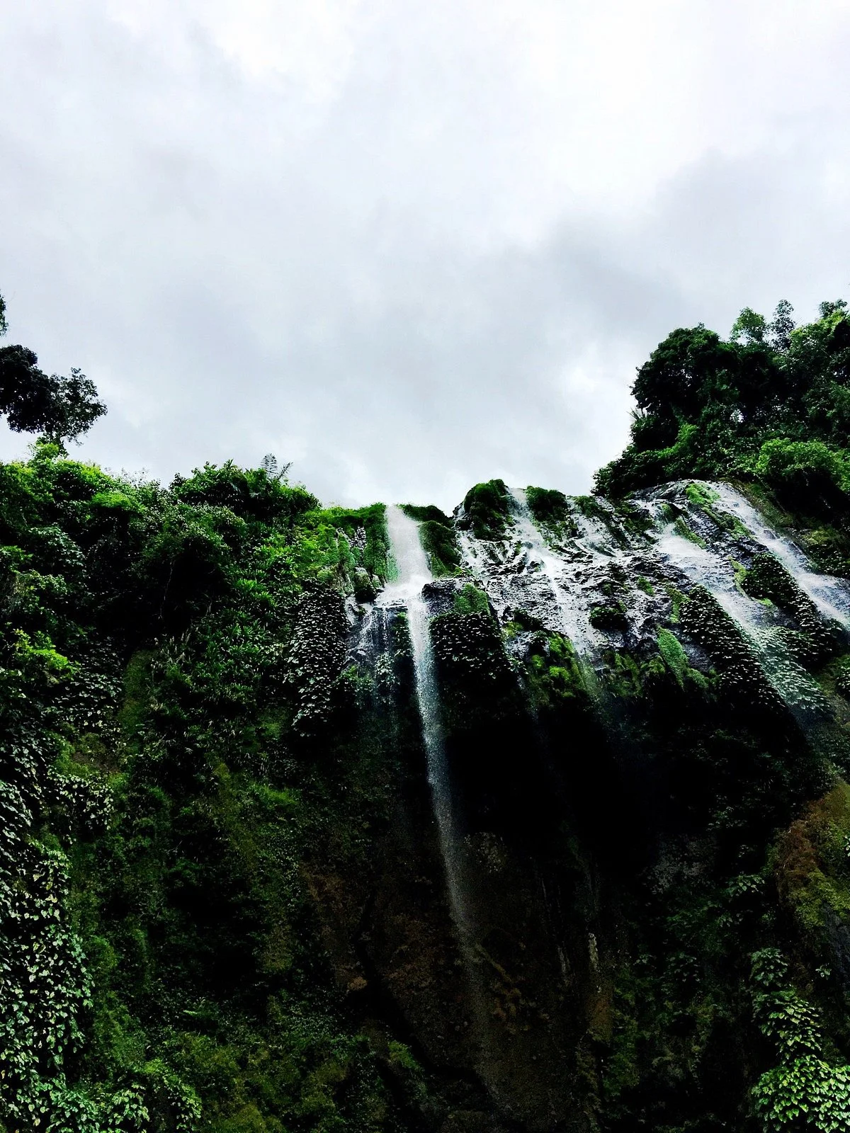 Hinulugan Falls