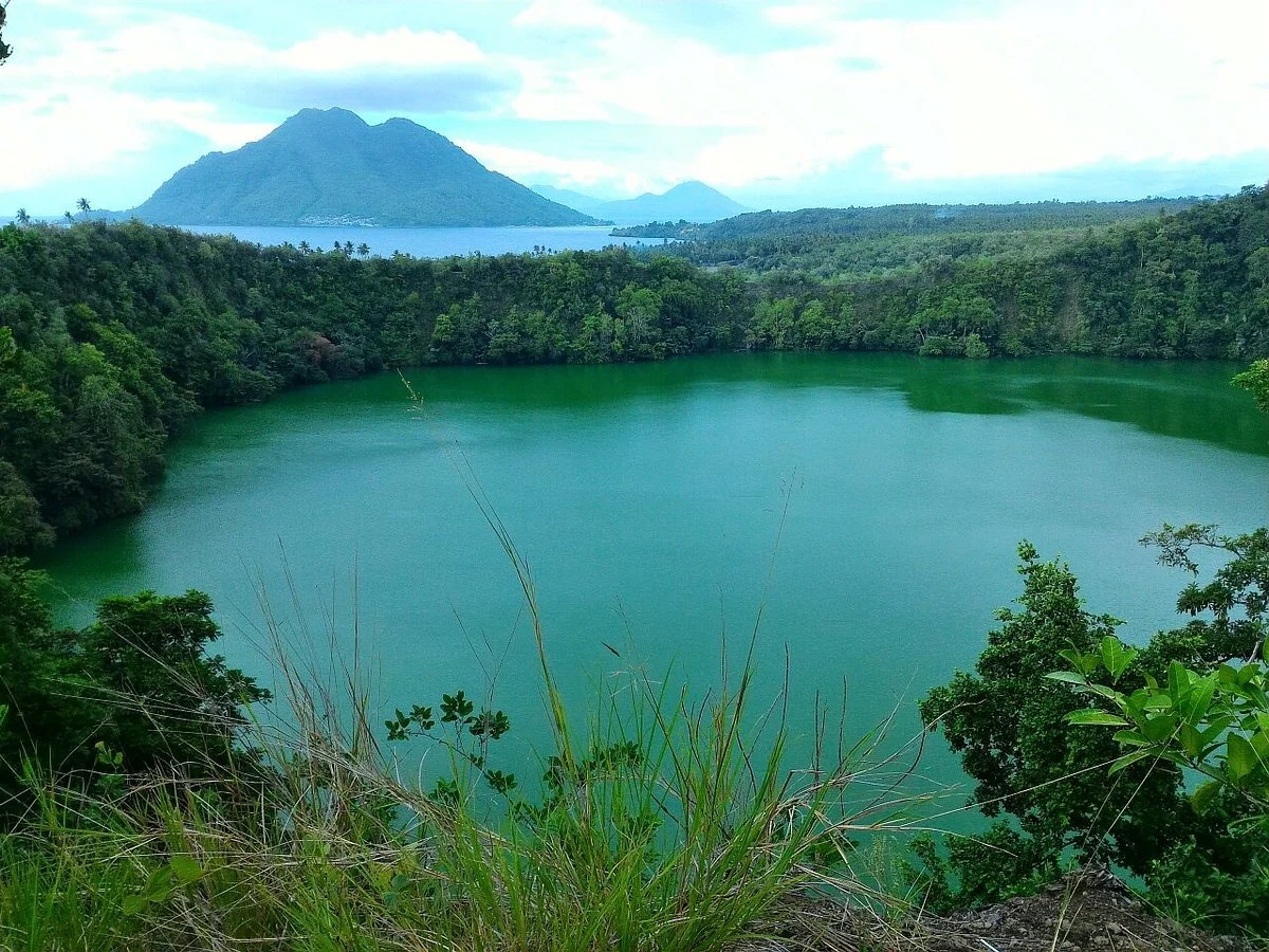 Lake Tolire Besar