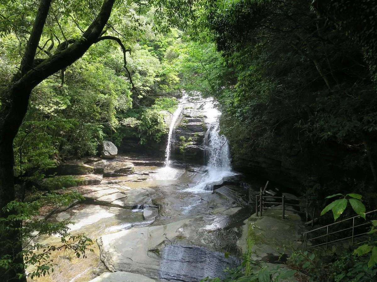 Tsuganeotoshi Falls