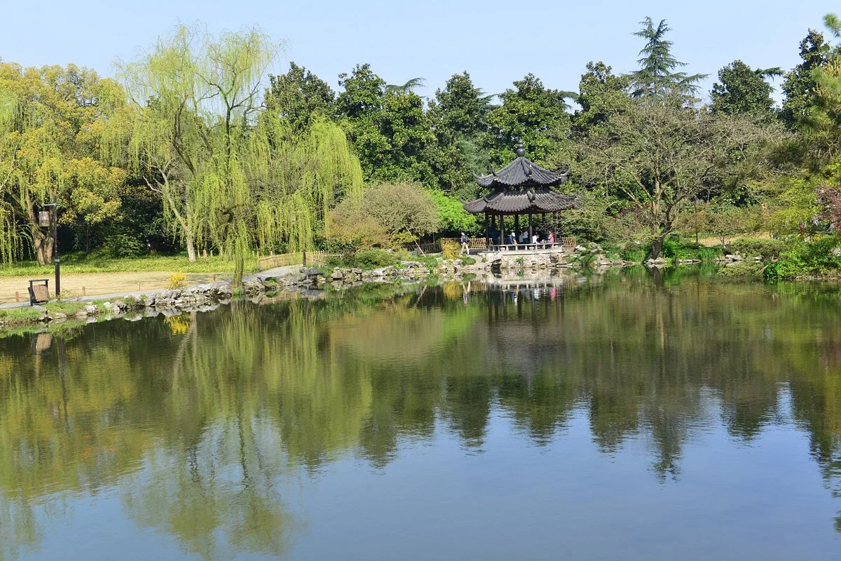 West Lake Colored Port View Fish Garden