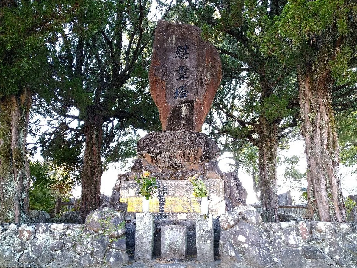 Takatsuki Kangun Cemetery