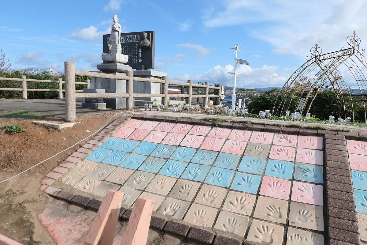 Monument of Ganpeki's Mother