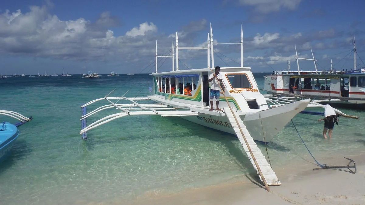 Lugutan Beach