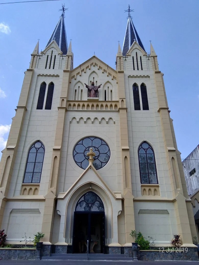 Kayutangan Church