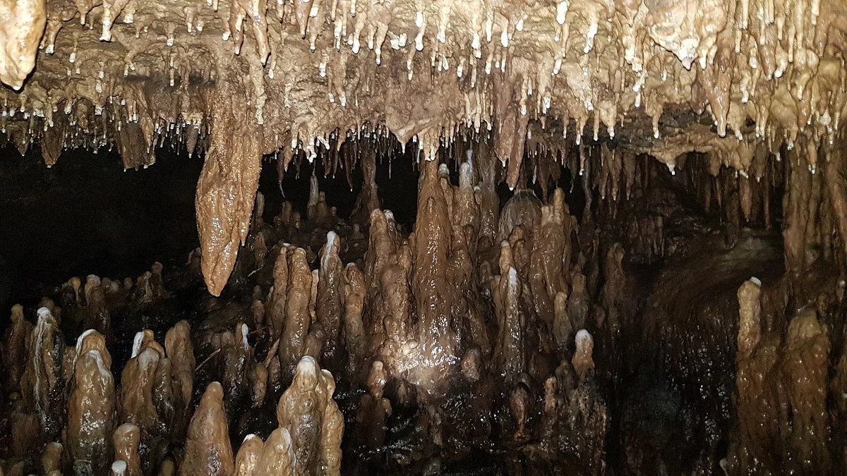 Mae La Na Cave